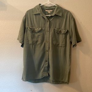 New York Studio green button down short sleeve size medium